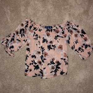 Colored flower type blouse